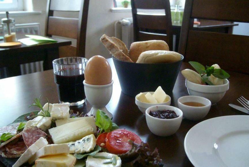 Klassmo Kulturcafe&Gaestehaus Mit Kulturwerkstatt Лукенвалде Екстериор снимка